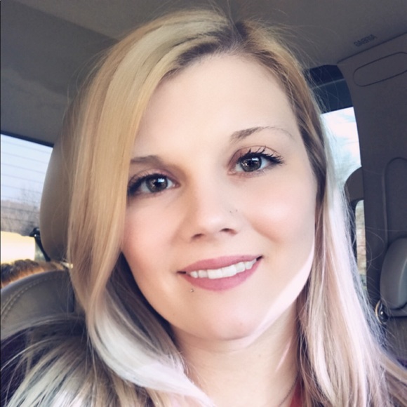 Meet your Posher, Erin - Picture 1 of 1